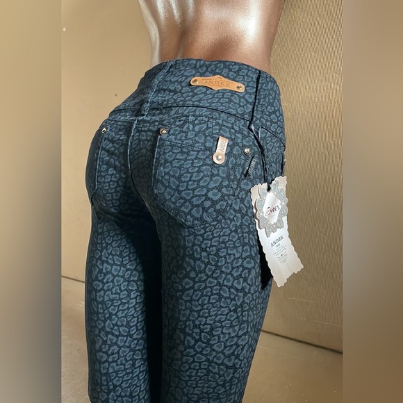 Andes Pants - Andes high waisted leopard print pants